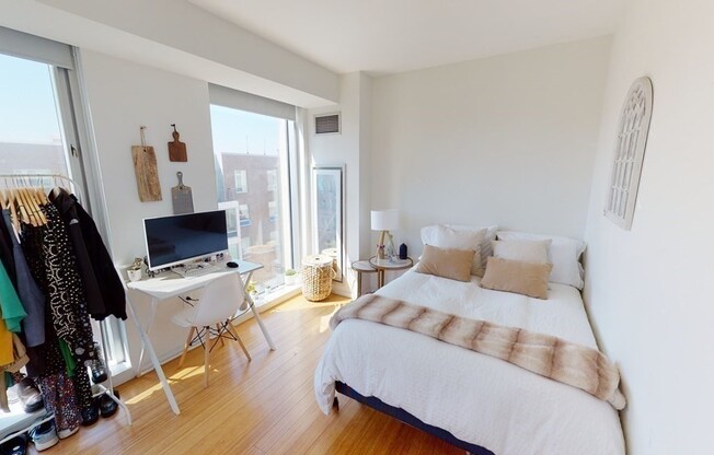 3 beds, 1 bath, 950 sqft, $4,800, Unit 706