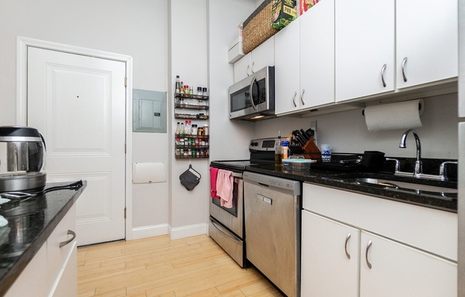 4 beds, 2 baths, 1,006 sqft, $6,750, Unit 404
