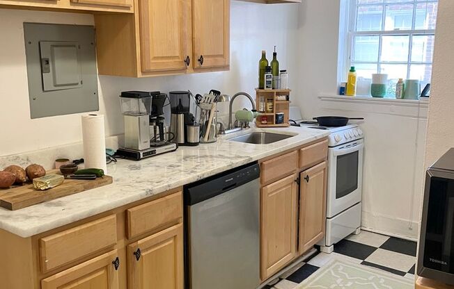 1 bed, 1 bath, 750 sqft, $1,595, Unit 869-4