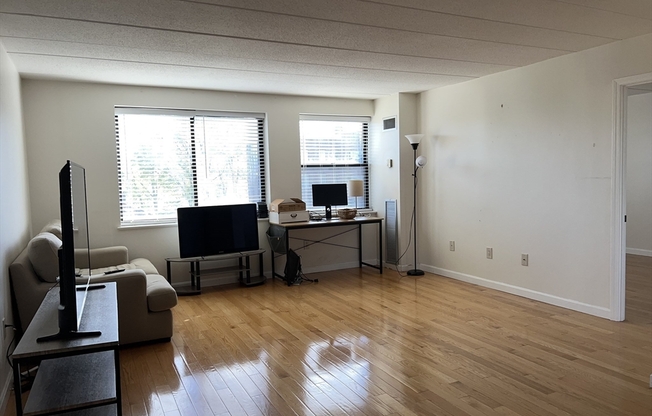 1 bed, 1 bath, 613 sqft, $2,600, Unit 504