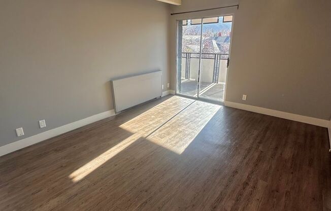 1 bed, 1 bath, 890 sqft, $1,449, Unit 211