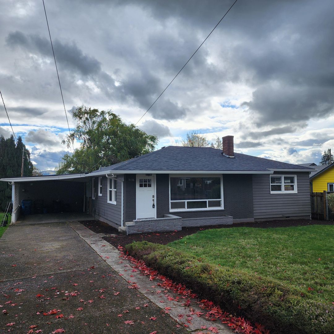 Great 2 Bed 1 Bath Home with Detached Office in Washougal!