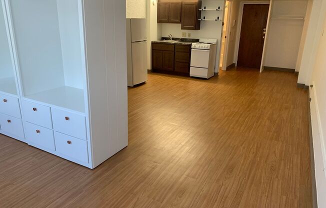 1 bed, 1 bath, 450 sqft, $1,195, Unit 303