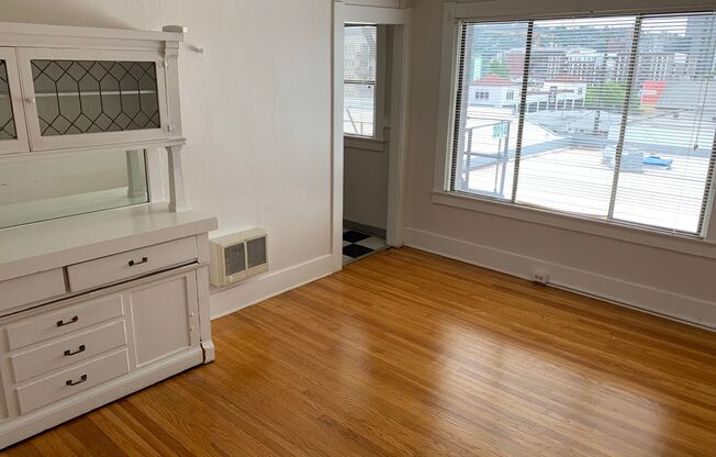 Studio, 1 bath, 330 sqft, $975, Unit 35