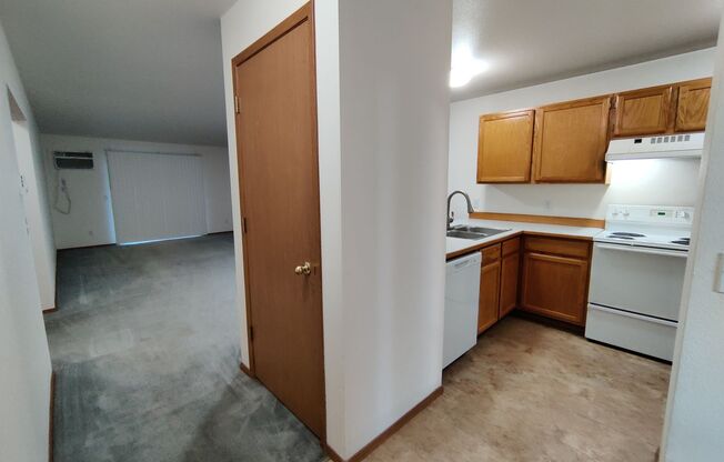 2 beds, 2 baths, 1,000 sqft, $1,495, Unit 735-302