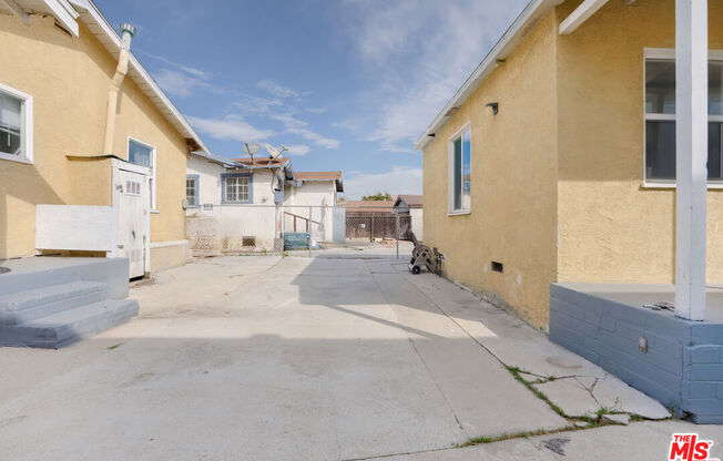 6414 1/2 10 AVE