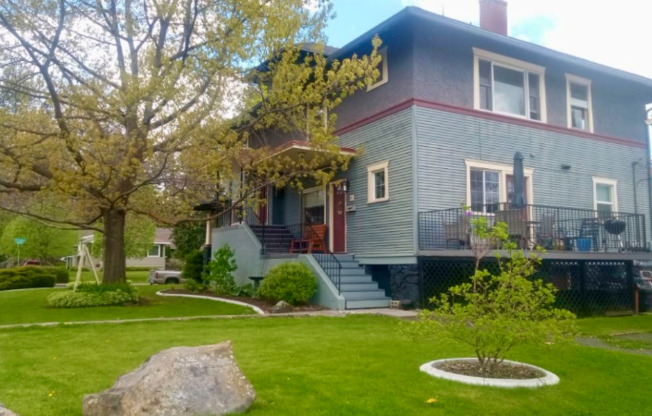3 E 13 AVE