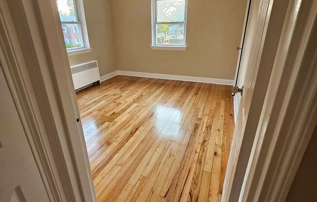 2 beds, 1 bath, 750 sqft, $2,195, Unit B-10