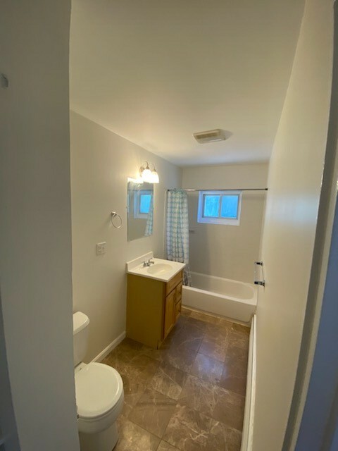 2 beds, 1 bath, $2,920, Unit 7