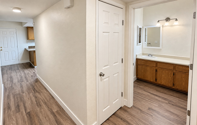 4 Bed Townhome - 1,250 Sq. Ft. + In-Unit W/D