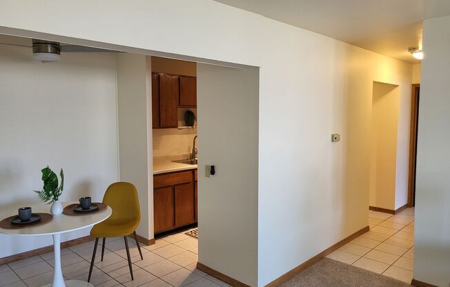 2 beds, 1 bath, 850 sqft, $1,525, Unit 209
