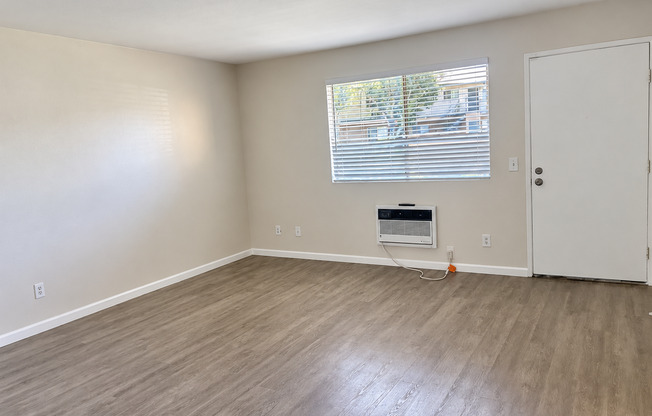 2 beds, 1 bath, 925 sqft, $2,100, Unit 430-B