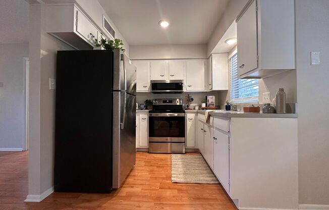 2 beds, 1 bath, 838 sqft, $1,899, Unit 22