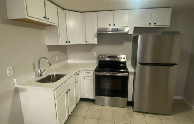 2 beds, 1 bath, 850 sqft, $2,095, Unit 148-7