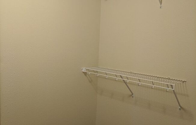 1 bed, 1 bath, 718 sqft, $985, Unit 627-307
