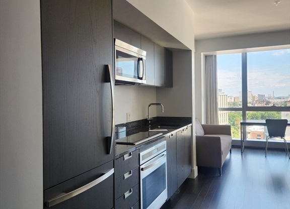 Studio, 1 bath, 427 sqft, $3,200, Unit 19-D