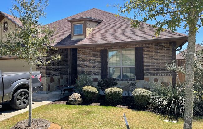 College Station - 4 bedroom - 4.5 bath / 2 car garage house / fenced in yard in the Barracks subdivison