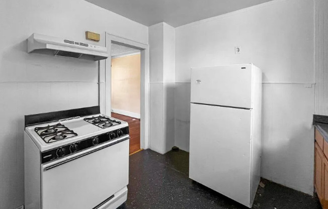 2 beds, 1 bath, $1,000, Unit # LOWER