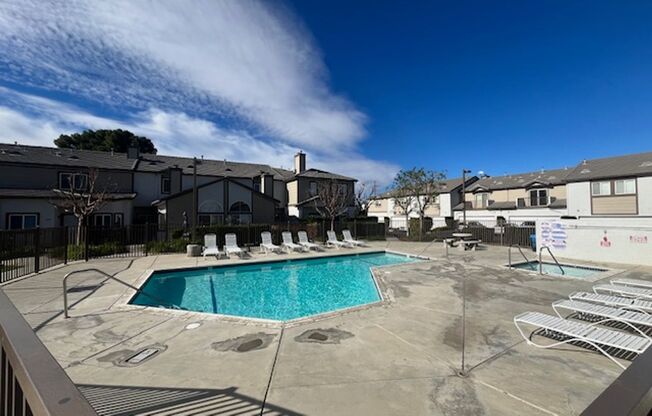 3 beds, 2.5 baths, $2,695, Unit # 402