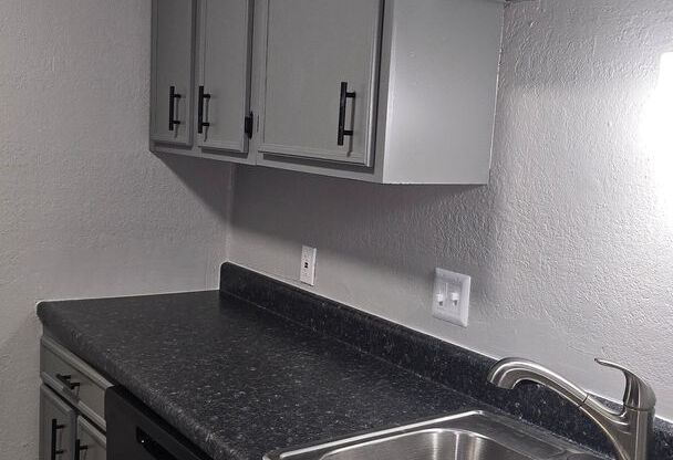 2 beds, 1.5 baths, 954 sqft, $995, Unit 701