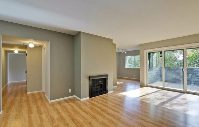Well-Maintained 2 Bed, 2 Bath Condo w/ In Unit Laundry by Downtown Palo Alto