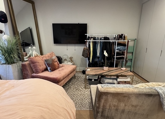 267 NEWBURY ST