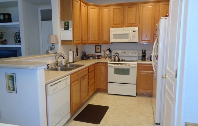 Lakewood condo close to downtown Denver + Mountain Adventures