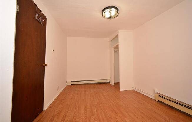 976 GREENE AVE