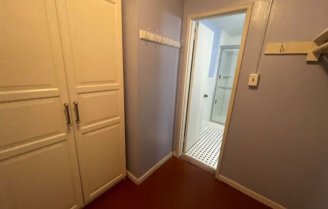 Studio, 1 bath, 420 sqft, $1,300, Unit 606
