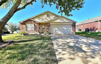 Well Maintained 3/2/2 Situated on Corner Lot in DESOTO ISD For Rent!