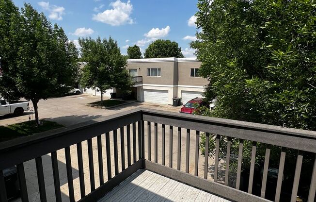 3 beds, 2.5 baths, 2,200 sqft, $1,895, Unit 4715 North