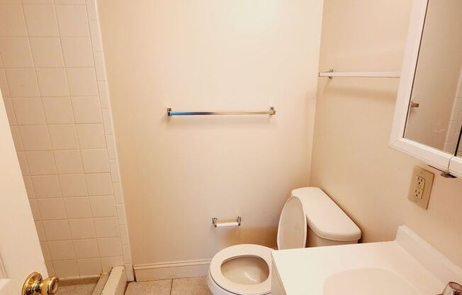 2 beds, 2 baths, 884 sqft, $1,495, Unit K-11