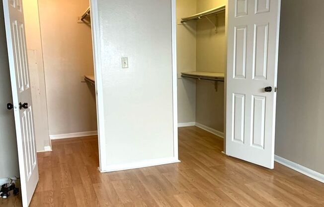 1 bed, 1 bath, 800 sqft, $1,075, Unit Braesview 11843 Unit 1812