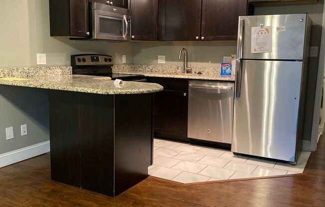 Updated 1BR Condo at Evian Towers | In-Unit Laundry, City Views, Walk to UTK