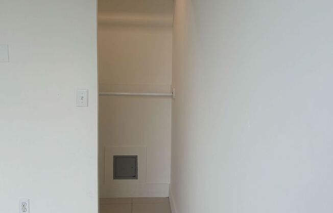 2 beds, 1 bath, 550 sqft, $1,995, Unit 829-210