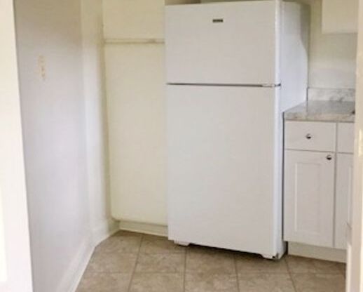 2 beds, 1 bath, 800 sqft, $1,695, Unit A12