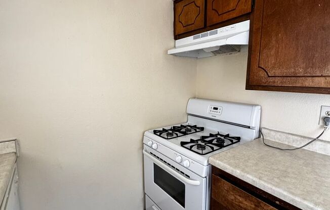 Charming 2 bedroom, 1 bath, 1 car garage unit.