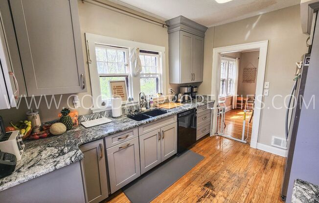 Iconic 3 Bedroom 1.5 Bath home in Beaverdale Home