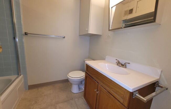 1 bed, 1 bath, $595, Unit 06