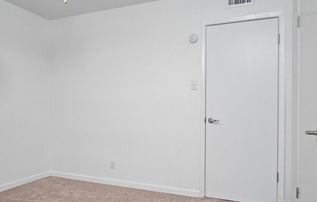 Studio, 1 bath, 435 sqft, $950, Unit 1702-201E