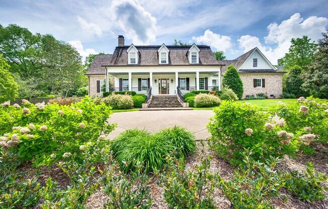 A timeless Cape Cod-style estate!
