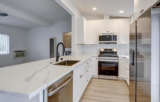 521 W 11 AVE