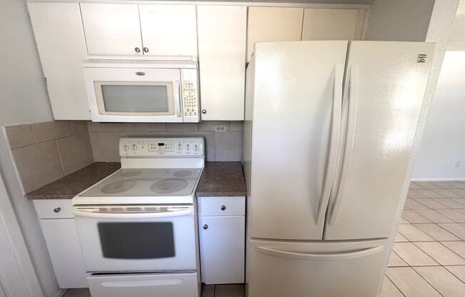 2 beds, 1 bath, $1,695, Unit 1211 59th Ave E