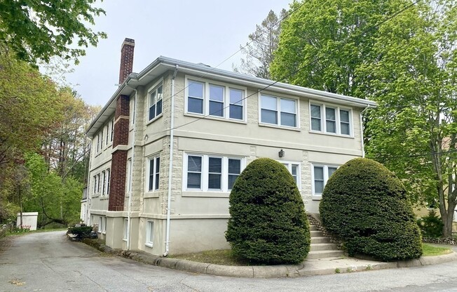 8 DUNHAM ST