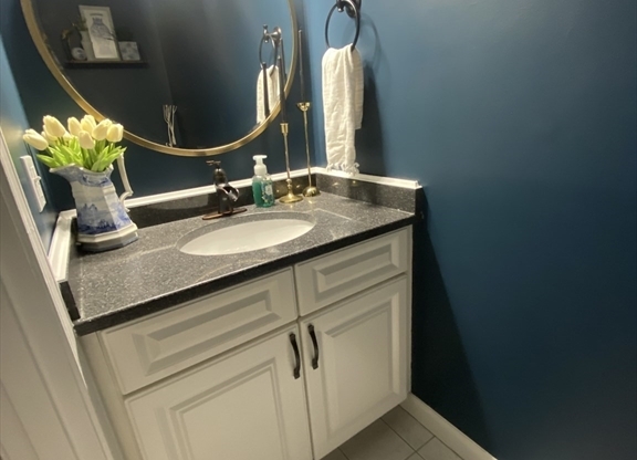2 beds, 1.5 baths, 1,014 sqft, $3,000, Unit F304