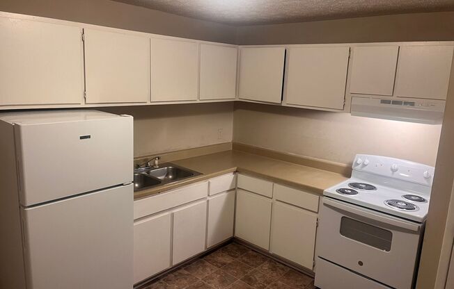 2 beds, 1 bath, 1,050 sqft, $1,150, Unit F-46