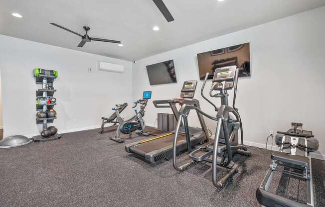 the gym at the shiloh green apartments in kennesaw, ga