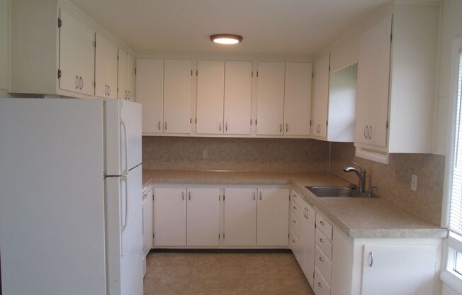 2 beds, 1 bath, $1,995