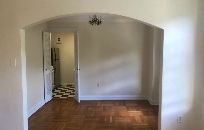 1 bed, 1 bath, 760 sqft, $1,300