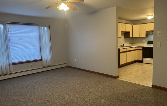 2 beds, 1 bath, 800 sqft, $1,550, Unit A